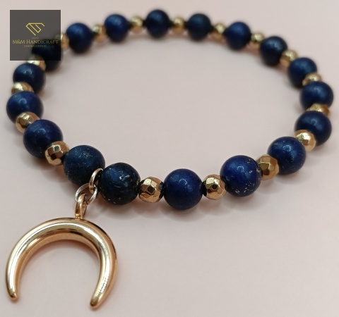 bransoletka-z-kamieni-naturalnych-lapis-lazuli-i-hematyt-zawieszka-róg-obfitości-handmade-zbliżenie