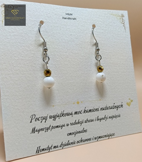 kolczyki-z-naturalnego-magnezytu-i-hematytu-bigle-stal-chirurgiczna-handmade-bok-lewy