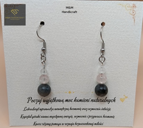 kolczyki-z-kamieni-naturalnych-labradoryt-kryształ-górski-i-kwarc-różowy-bigle-stal-chirurgiczna-handmade-zbliżenie-na-kamienie