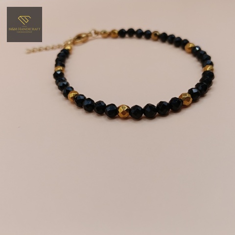 bransoletka-z-czarnego-turmalinu-i-hematytu-z-kamieni-naturalnych-handmade-zbliżenie