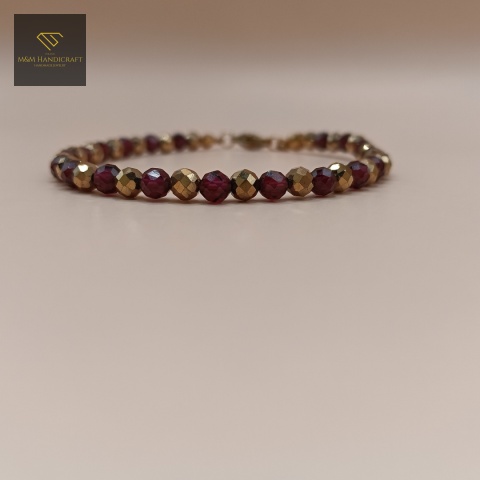 bransoletka-z-kamieni-naturalnych-granat-i-hematyt-handmade-zbliżenie-na-kamienie