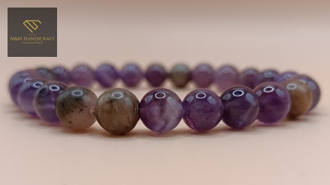 bransoletka-z-kamieni-naturalnych-ametyst-i-rodonit-handmade-zbliżenie-na-kamienie