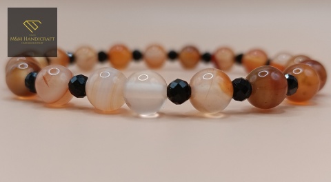 bransoletka-z-kamieni-naturalnych-karneol-i-czarny-turmalin-handmade-zbliżenie-na-kamienie