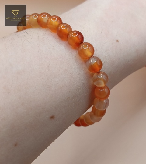 bransoletka-z-kamieni-naturalnych-karneol-handmade-na-nadgarstku