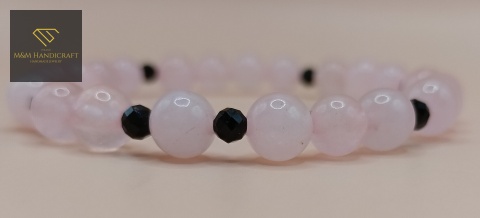 bransoletka-z-kamieni-naturalnych-kwarc-różowy-i-czarny-turmalin-handmade-zbliżenie-na-kamienie