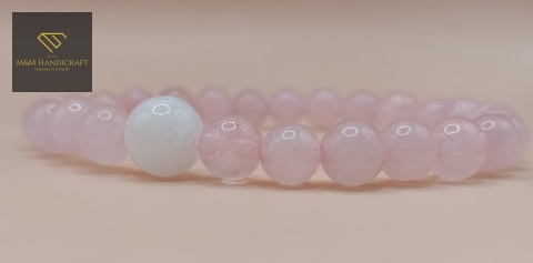 bransoletka-z-kamieni-naturalnych-kwarc-różowy-i-jadeit-mashan-handmade-zbliżenie-na-kamienie