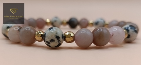 bransoletka-z-kamieni-naturalnych-rodonit-jaspis-dalmatyński-i-hematyt-handmade-zbliżenie-na-kamienie