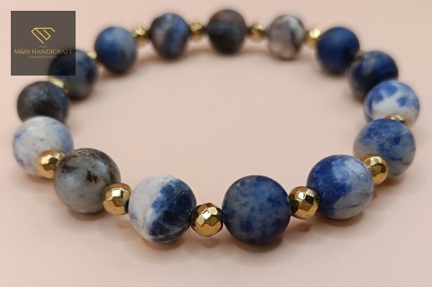 bransoletka-z-kamieni-naturalnych-sodalit-i-hematyt-handmade-zbliżenie