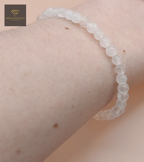bransoletka-z-kamieni-naturalnych-kryształ-górski-handmade-na-nadgarstku