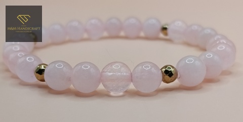 bransoletka-z-kamieni-naturalnych-hematyt-i-kwarc-różowy-handmade-zbliżenie-na-kamienie