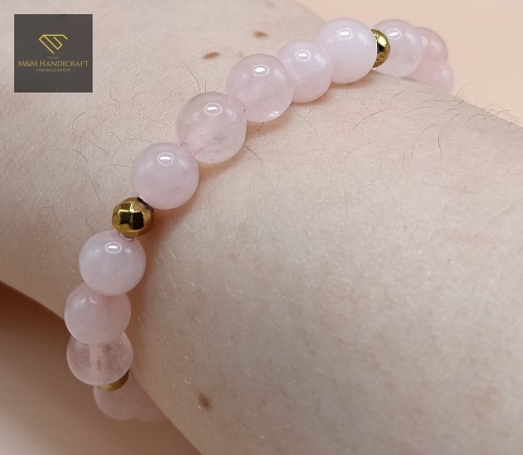bransoletka-z-kamieni-naturalnych-hematyt-i-kwarc-różowy-handmade-na-nadgarstku