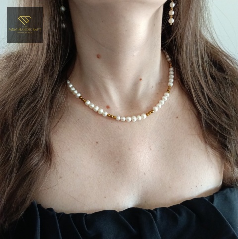 naszyjnik-z-pereł-naturalnych-i-kamieni-naturalnych-złoty-hematyt-handmade-na-szyi
