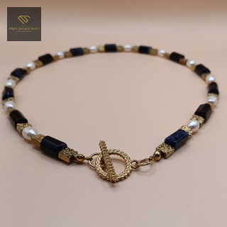 Elegancki naszyjnik z sodalitu, naturalnych pereł i hematytu - biżuteria handmade
