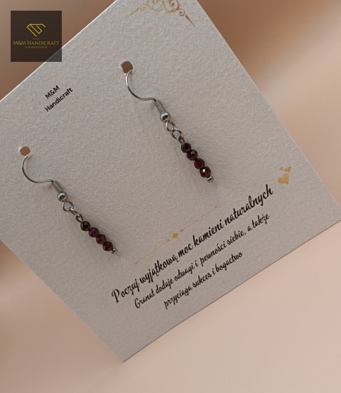 kolczyki-z-kamieni-naturalnych-granat-fasetowany-handmade-rzut-z-góry