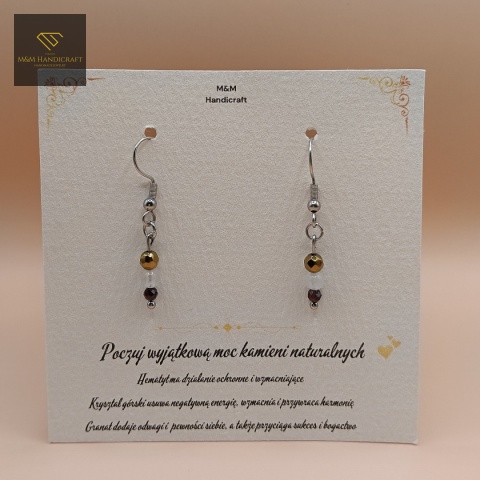 kolczyki-z-kamieni-naturalnych-hematyt-granat-i-kryształ-górski-bigle-stal-chirurgiczna-handmade-zbliżenie-na-kamienie