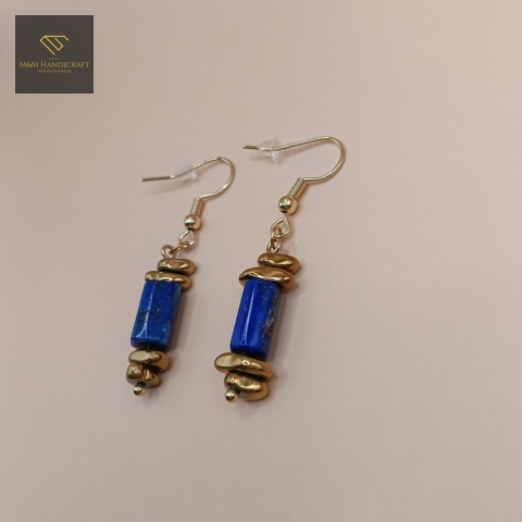 kolczyki-z-kamieni-naturalnych-lapis-lazuli-i-hematyt-sieczka-handmade-zbliżenie