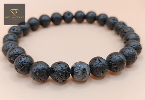 męska-bransoletka-z-kamieni-naturalnych-lawa-wulkaniczna-i-labradoryt-handmade-zbliżenie-rzut-z-góry