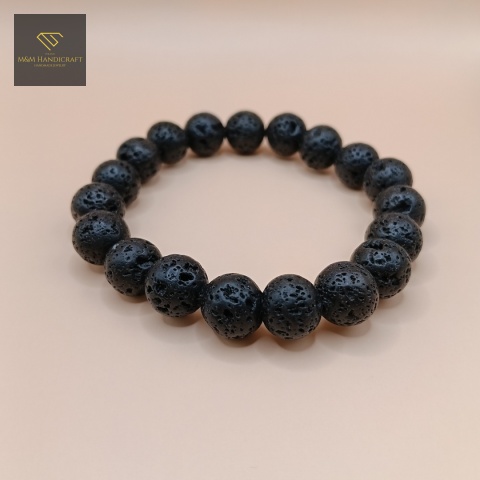 męska-bransoletka-z-kamieni-naturalnych-lawa-wulkaniczna-handmade-zbliżenie