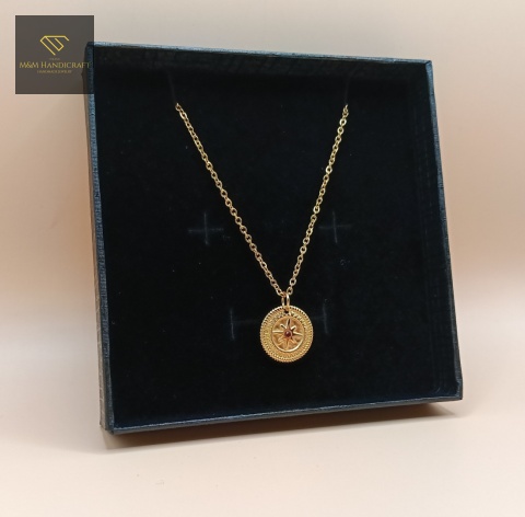 naszyjnik-róża-wiatrów-stal-chirurgiczna-handmade-bok-lewy