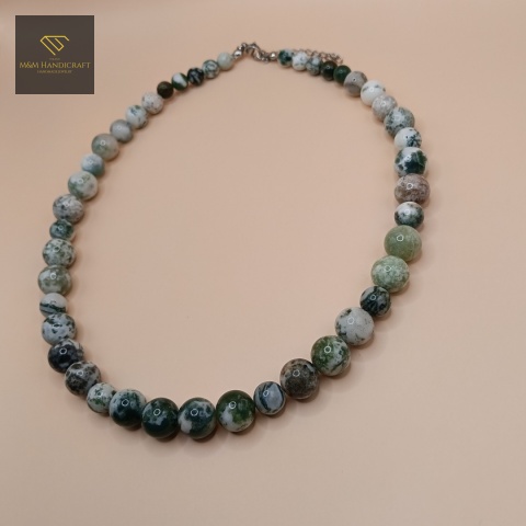 naszyjnik-z-kamieni-naturalnych-agat-mszysty-biało-zielony-handmade-zbliżenie