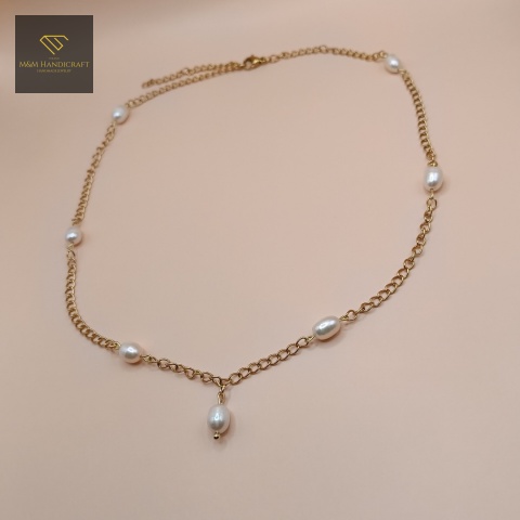 naszyjnik-z-pereł-naturalnych-i-stali-chirurgicznej-handmade