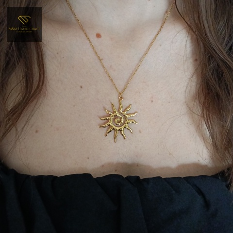 naszyjnik-słońce-stal-chirurgiczna-handmade-na-szyi