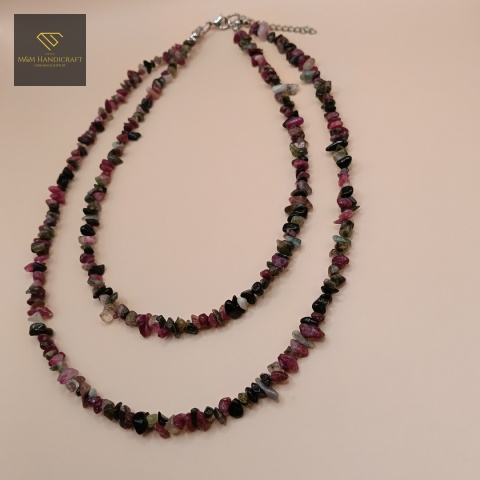 naszyjnik-z-kamieni-naturalnych-turmalin-mix-kolorów--sieczka-handmade-zbliżenie