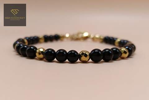 bransoletka-z-onyksu-i-hematytu-z-kamieni-naturalnych-handmade-zbliżenie