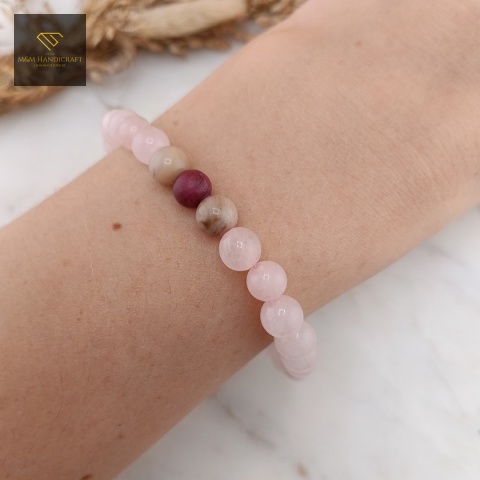 bransoletka-z-kamieni-naturalnych-kwarc-różowy-rodonit-handmade-na-nadgarstku