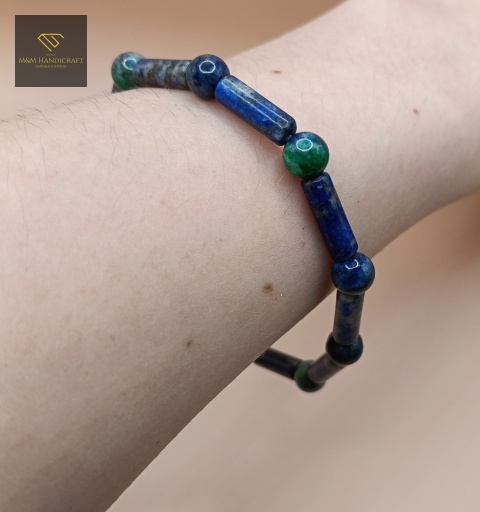 bransoletka-z-kamieni-naturalnych-lapis-lazuli-i-azuryt-handmade-na-nadgarstku