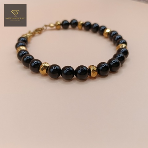 bransoletka-z-kamieni-naturalnych-onyks-i-hematyt-oponka-handmade-zbliżenie