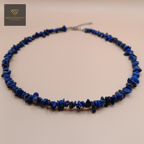 choker-z-kamieni-naturalnych-lapis-lazuli-sieczka-handmade-zbliżenie-na-kamienie