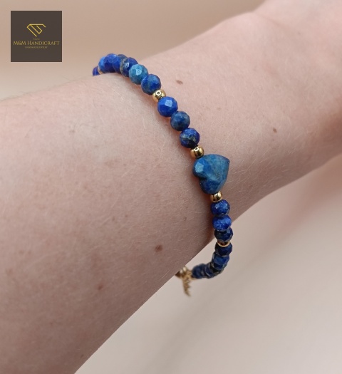 bransoletka-z-kamieni-naturalnych-lapis-lazuli-handmade-na-nadgarstku