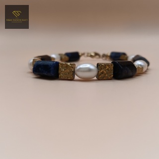 Elegancka bransoletka z sodalitu, naturalnych pereł i hematytu - biżuteria handmade