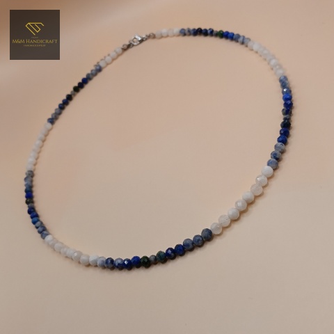 naszyjnik-z-kamieni-naturalnych-szafir-kamień-księżycowy-lapis-lazuli-handmade-zbliżenie