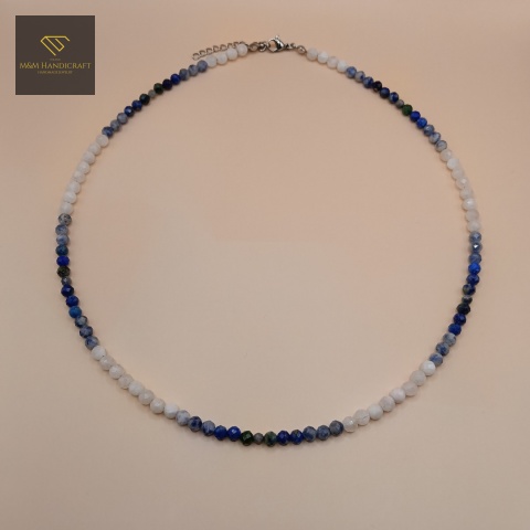 naszyjnik-z-kamieni-naturalnych-szafir-kamień-księżycowy-lapis-lazuli-handmade-rzut-z-góry