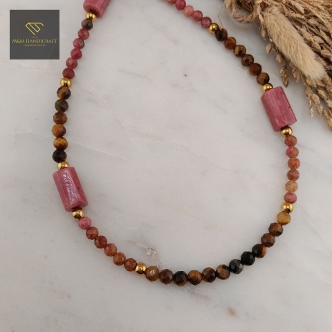 naszyjnik-z-kamieni-naturalnych-tygrysie-oko-rodonit-handmade-zbliżenie-na-kamienie