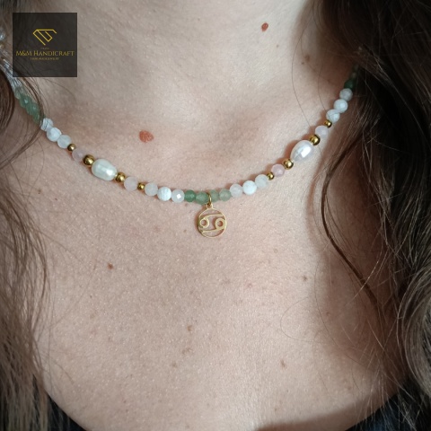 naszyjnik-dla-Raka-z-kamieni-naturalnych-kamień-księżycowy-awenturyn-perła-kwarc-różowy-handmade-na-szyi