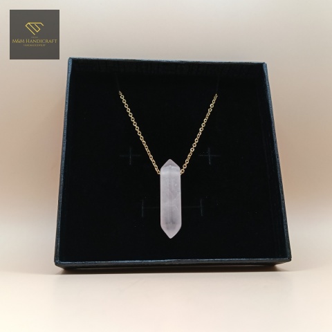 naszyjnik-kwarc-różowy-stal-chirurgiczna-handmade-w-ozdobnym-pudełku