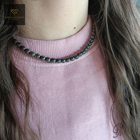 naszyjnik-z-kamieni-naturalnych-hematyt-czarny-handmade-na-szyi