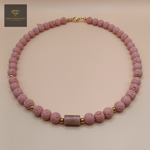 naszyjnik-z-kamieni-naturalnych-lawa-różowa-i-rodonit-handmade-rzut-z-góry