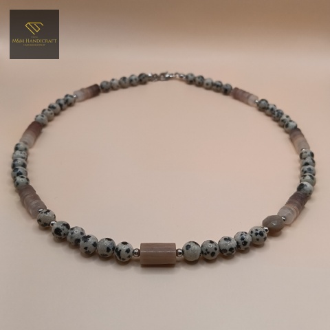 naszyjnik-z-kamieni-naturalnych-jaspis-dalmatyński-rodonit-handmade-zbliżenie