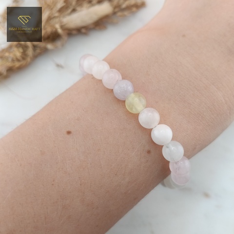 bransoletka-z-kamieni-naturalnych-morganit-handmade-na-nadgarstku