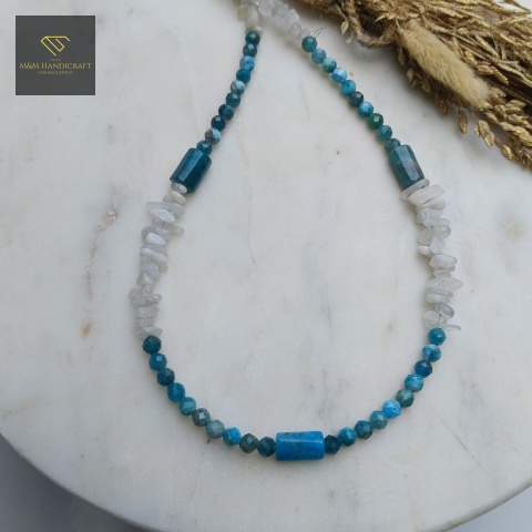 naszyjnik-z-kamieni-naturalnych-kamień-księżycowy-i-apatyt-handmade