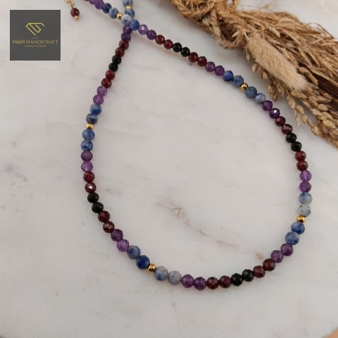 naszyjnik-z-kamieni-naturalnych-ametyst-dumortieryt-granat-turmalin-handmade-zbliżenie