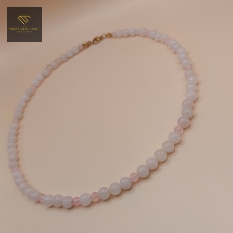naszyjnik-z-kamieni-naturalnych-kwarc-różowy-handmade-zbliżenie