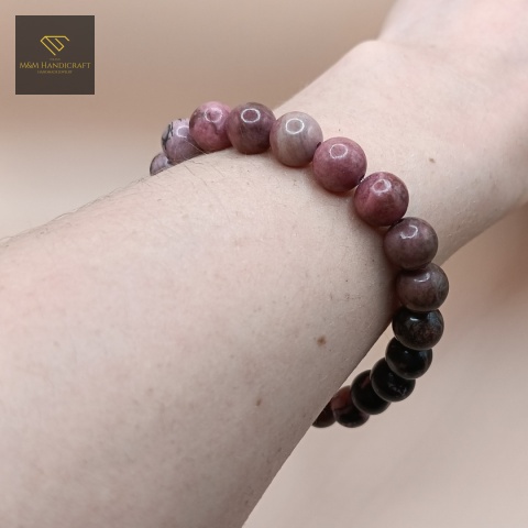 bransoletka-z-kamieni-naturalnych-rodonit-handmade-na-nadgarstku