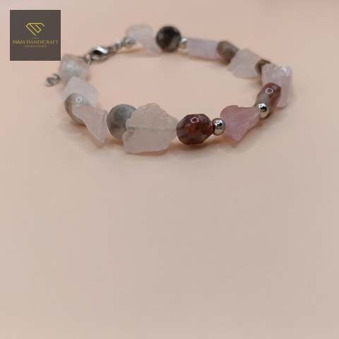 bransoletka-z-kamieni-naturalnych-kwarc-różowy-i-jadeit-brązowy-handmade-zbliżenie
