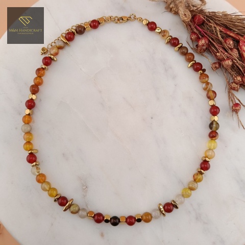 naszyjnik-Jesienny-Las-z-kamieni-naturalnych-agat-bursztynowy-agat-karneol-hematyt-handmade-rzut-z-góry