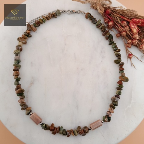 naszyjnik-Spacer-Po-Lesie-z-kamieni-naturalnych-riolit-rodonit-handmade-rzut-z-góry